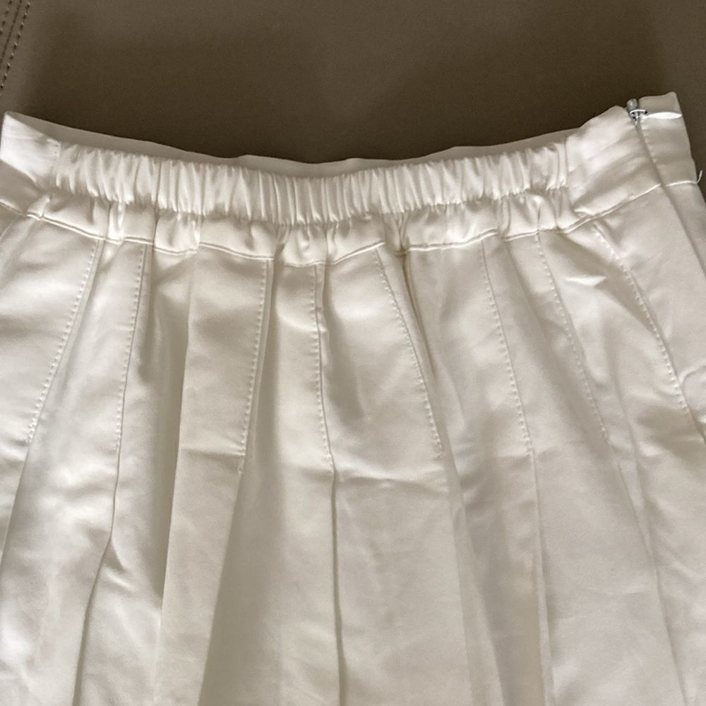Sangtree Girls’ Pleated White Tennis Skirt with shorts. Size 14. - Picture 3 of 6